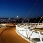 iluminación - hovenring - puente ciclo circular - laminillas - fietsrotonde - Eindhoven - cubierta
