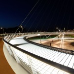 iluminación - hovenring - puente ciclo circular - laminillas - fietsrotonde - Eindhoven